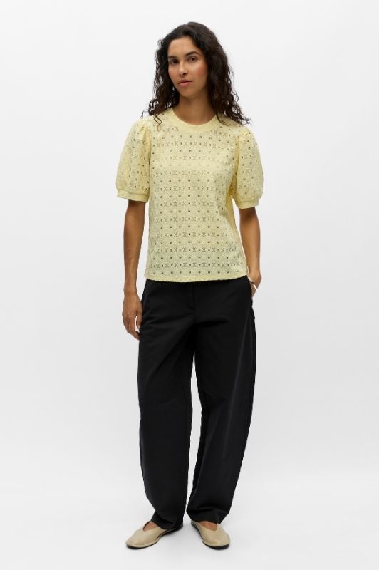 Object Laila pastel gul s/s top i blonde look I Dresslab