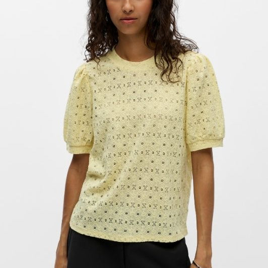 Object Laila pastel gul s/s top i blonde look I Dresslab
