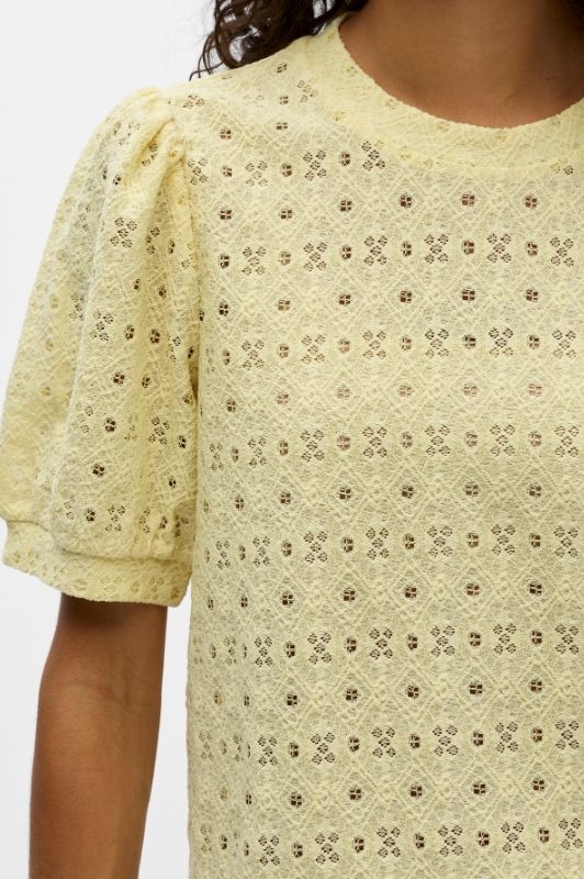 Object Laila pastel gul s/s top i blonde look I Dresslab