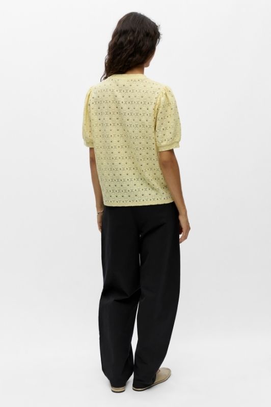 Object Laila pastel gul s/s top i blonde look I Dresslab