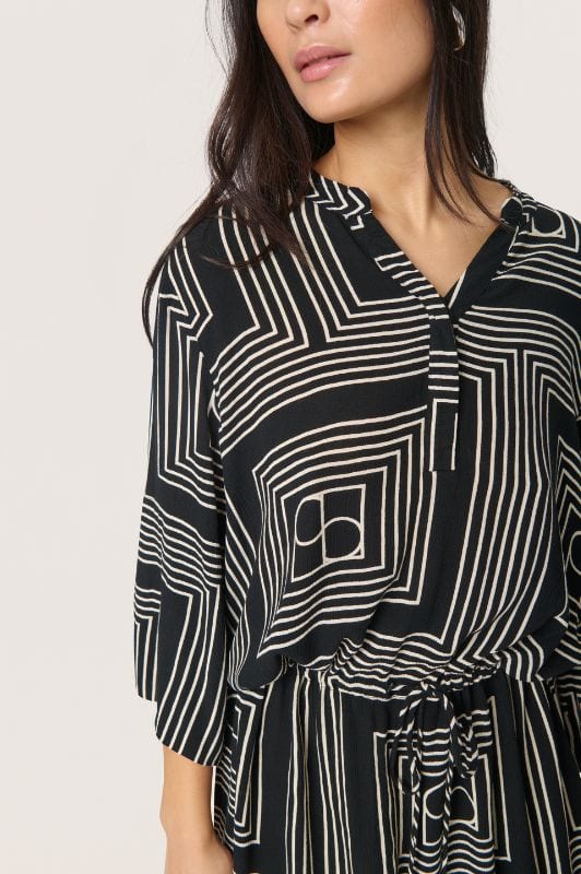 Soaked in Luxury Zaya Dress | Bestseller kjolen i monogram print