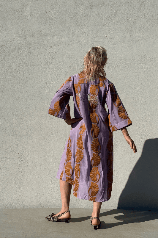 Gaspar Mumbai jaquard dress | Flot kjole i sand og lilla I Dresslab