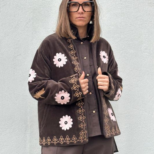 Gaspar Utah short velvet jacket I  Velourjakke med broderi i mørkebrun
