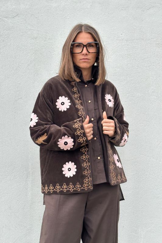 Gaspar Utah short velvet jacket I Velourjakke med broderi i mørkebrun