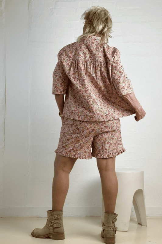 Gaspar Honolulu flower shorts med feminin detalje I Dresslab