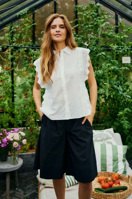 Freequent Jules Bermuda | Knælange shorts med lommer i navy