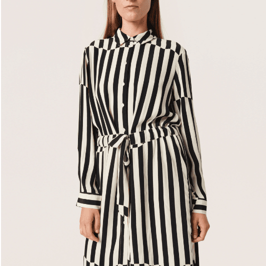 Soaked in Luxury I Molly kjole i sort / hvid strib
