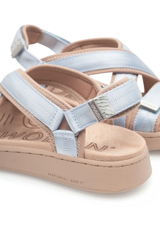 Woden Line cross sandal | fleksibel sandal i lyseblå I Dresslab