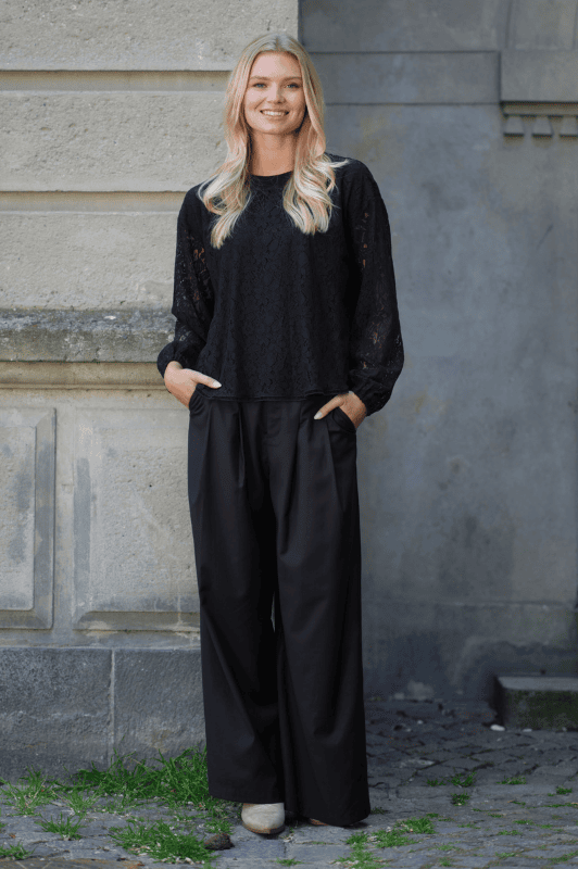 Prepair Claire bluse I Flot blondetop i sort