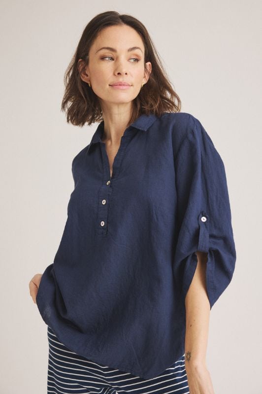 Luxzuz Siwaia blouse I Mørkeblå hørbluse med 3/4 ærme