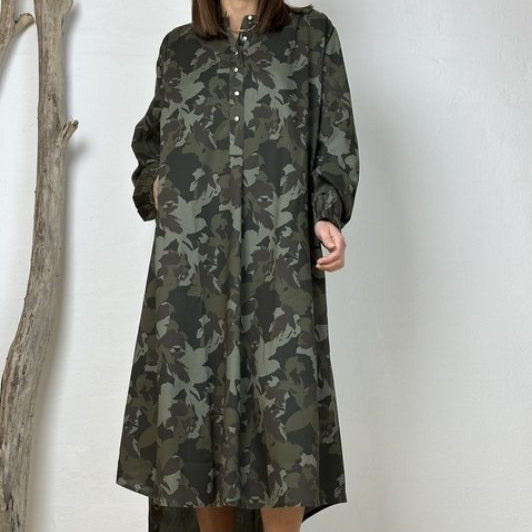 Gaspar Luna camouflage kjole med guldsmed