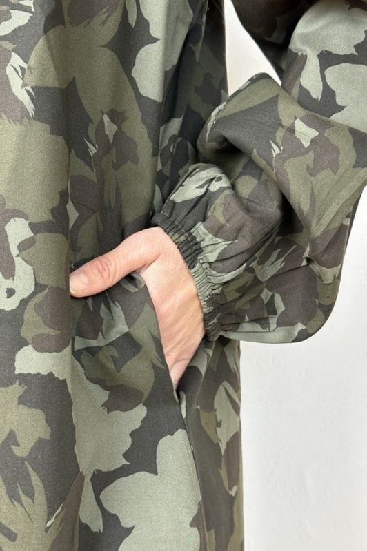 Gaspar Luna camouflage kjole med guldsmed