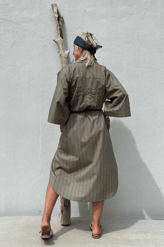 PRE ORDER Gaspar Mumbai stripe dress | Dusty green kjole i khaki strib I Dresslab