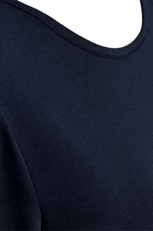 Freequent Liana bluse I Ensfarvet basistop i navy