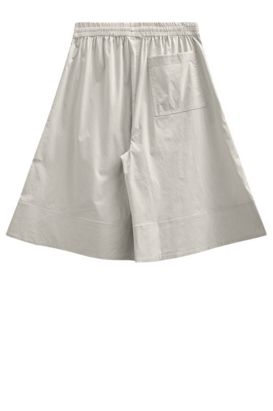 Freequent Jules Bermuda | Knælange shorts med lommer i lys sand