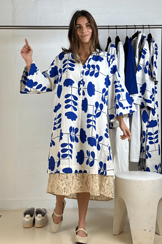 Gaspar Mumbai print lace dress | Ornament blå kjole I Dresslab