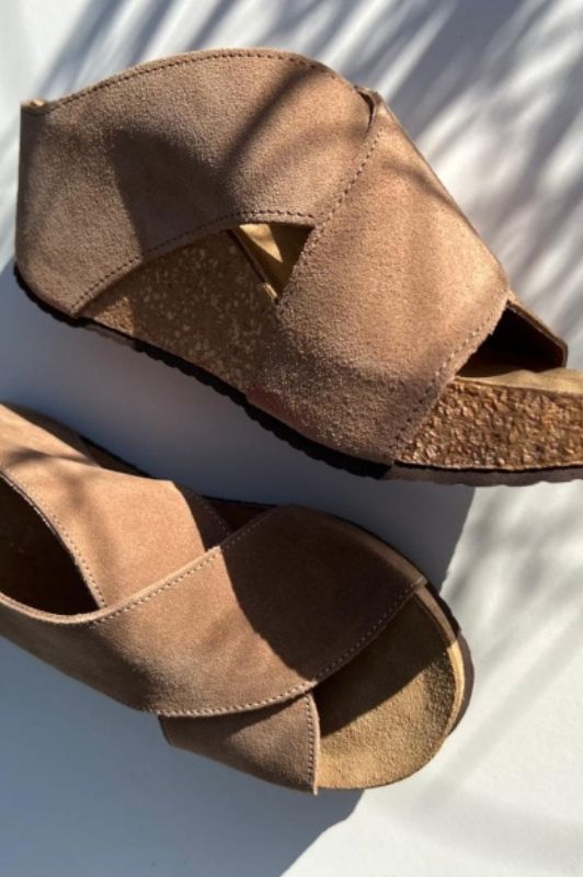 Copenhagen Shoes Frances sandal I Beige ruskind med kilehæl