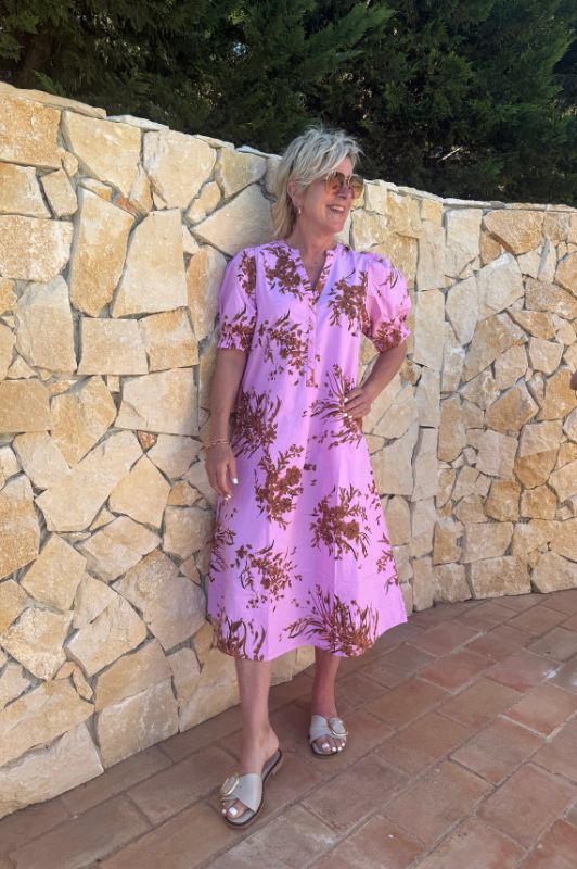 PRE ORDER Gaspar Tunø dress | Cool flower i pink med cognac