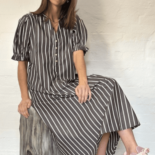Gaspar Tunø dress | Brun strib I Dresslab
