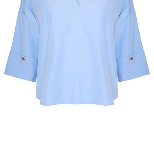 Ofelia Mindy bluse lyseblå med fine detaljer I Dresslab