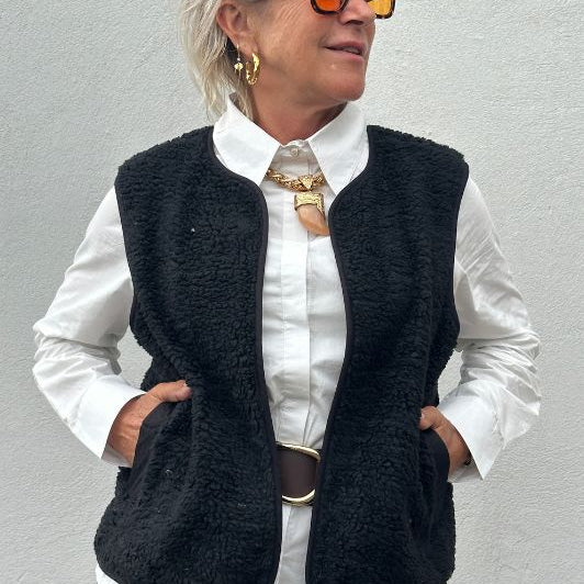 Gaspar Duffy vest I Cool teddy vest i sort