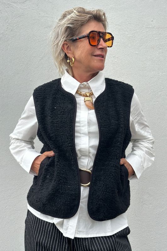 Gaspar Duffy vest I Cool teddy vest i sort