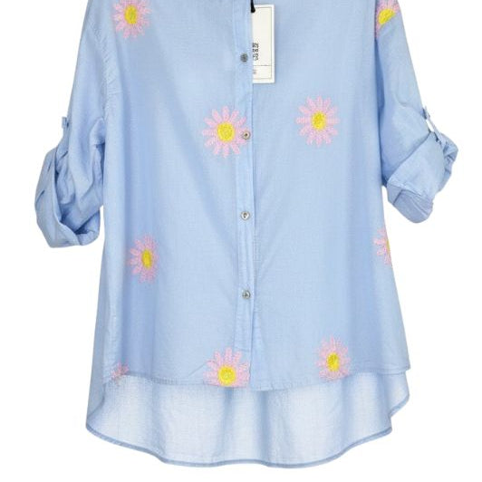OM-HU Bodhi skjorte | Bomuldstop med broderede blomster i lyseblå I Dresslab