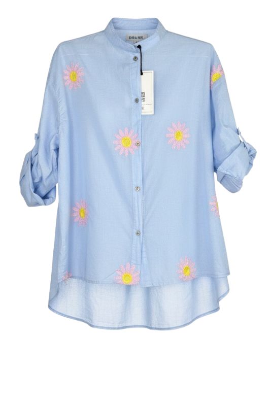 OM-HU Bodhi skjorte | Bomuldstop med broderede blomster i lyseblå I Dresslab