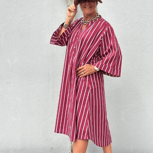 PRE ORDER Gaspar Mumbai stripe dress | Maroon green kjole i bordeaux strib I Dresslab