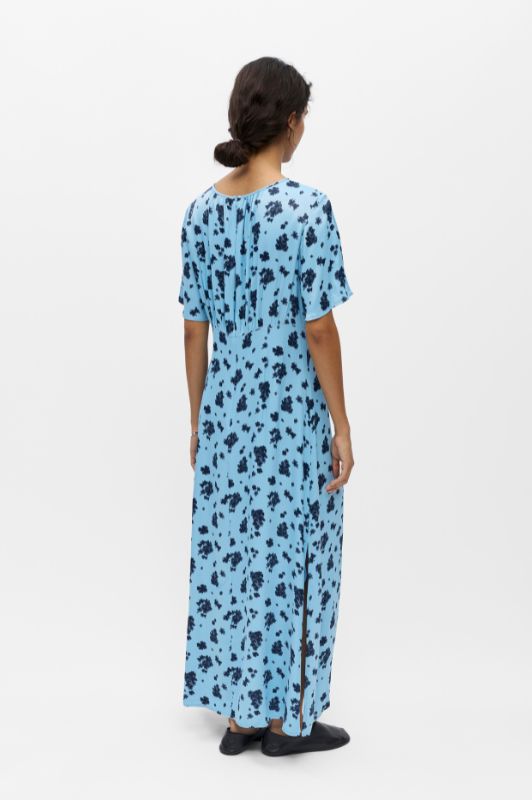 Object Tammie dress I Flot satinkjole i blåt print I Dresslab