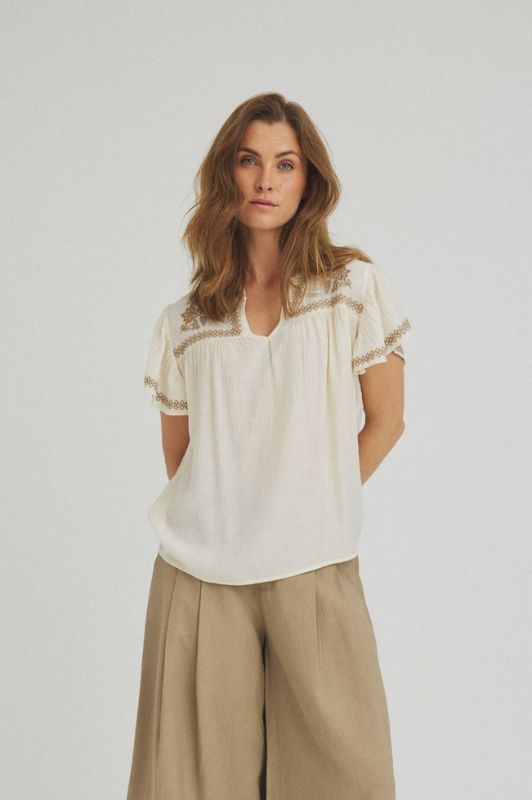 Luxzuz Vika bluse I Creme sommerbluse med kontrast broderi