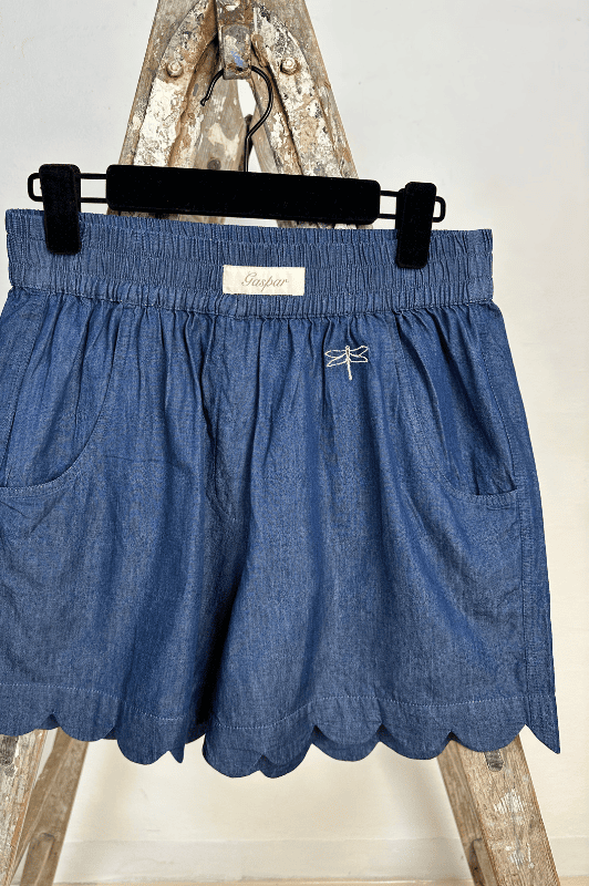 Gaspar Honolulu mørke denimshorts med feminin detalje I Dresslab
