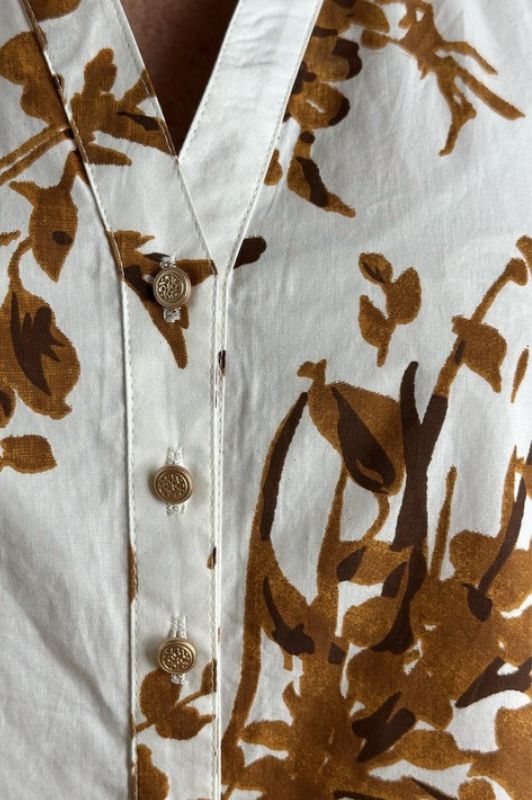 Gaspar Tunø dress | Cool flower dress i hvid med cognac