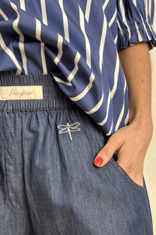Gaspar Honolulu mørke denimshorts med feminin detalje I Dresslab
