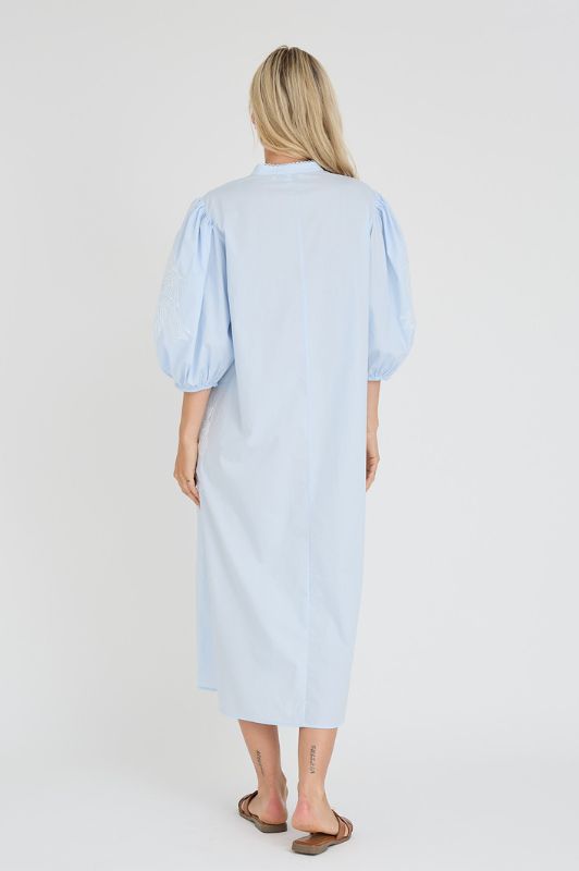 A-View Clementine dress I Lyseblå kjole med broderi I Dresslab