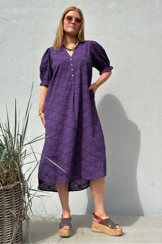 PRE ORDER Gaspar Tunø dress | Flot broderie anglaise i lilla I Dresslab