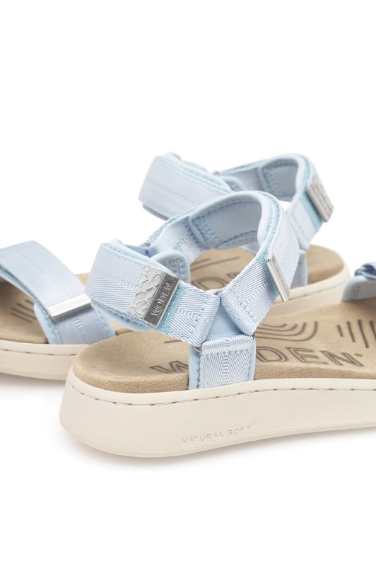 Woden Line sandal | Damesandal i lyseblå I Natural Soft sål
