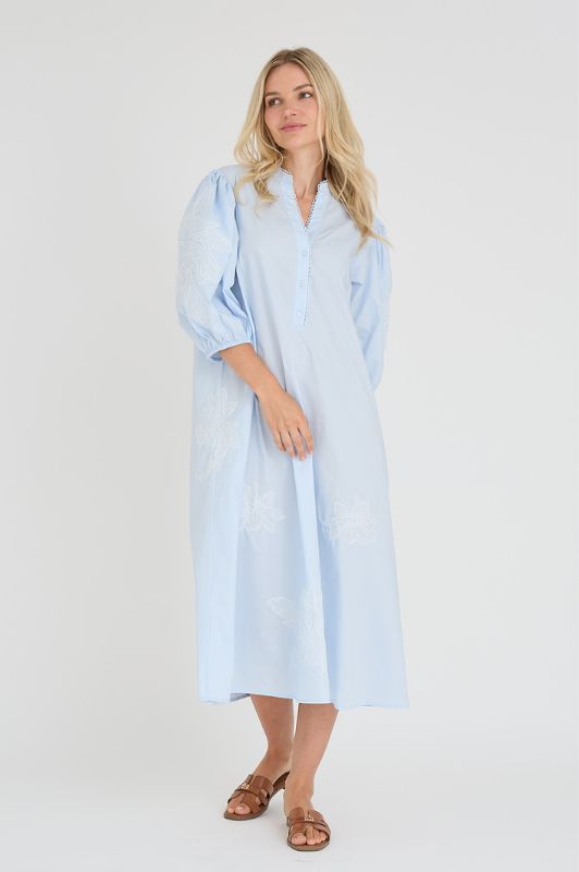 A-View Clementine dress I Lyseblå kjole med broderi I Dresslab