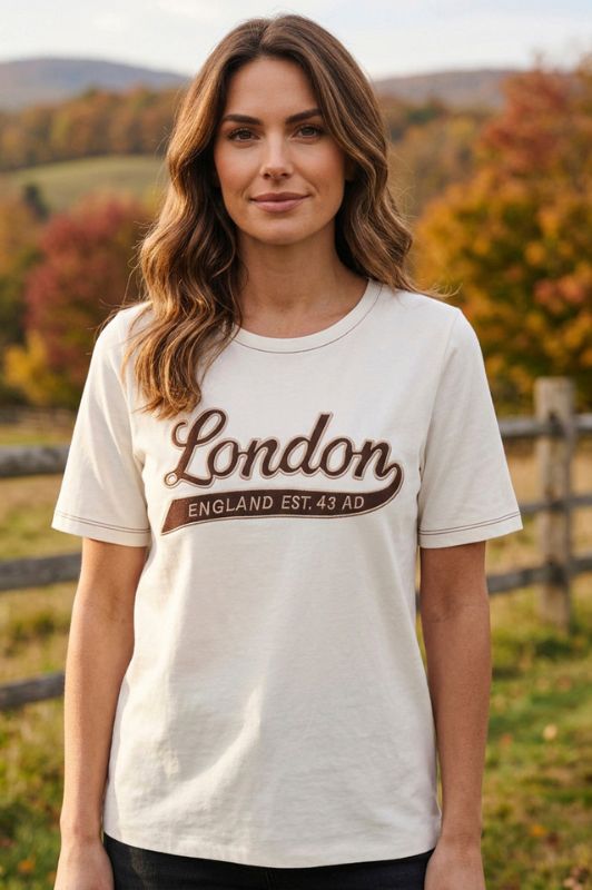 Ofelia t-shirt | Cremefarvet tee med London broderi