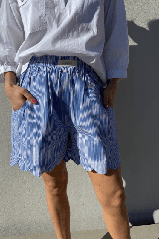 Gaspar Honolulu stribet shorts med feminin detalje I Dresslab
