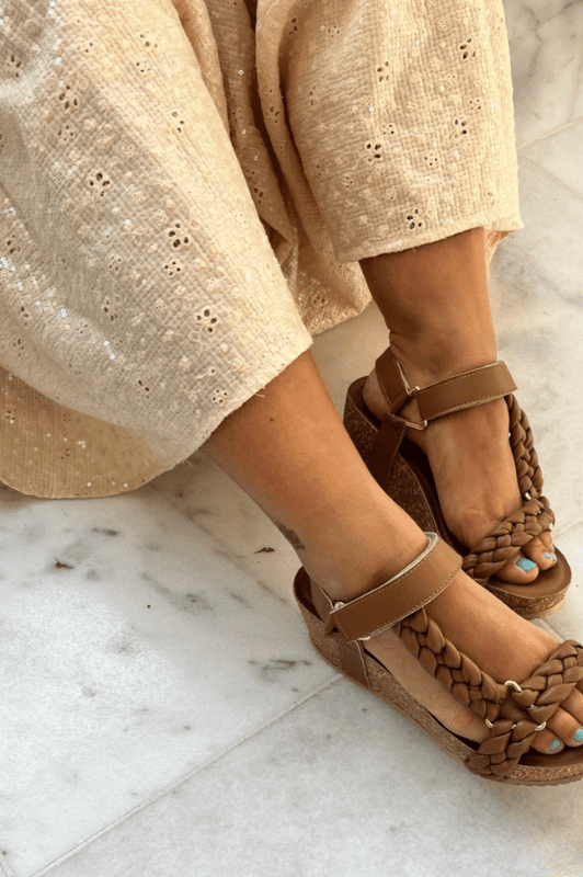 Copenhagen Shoes Woven Lady | Sandal med kilehæl | Karamel