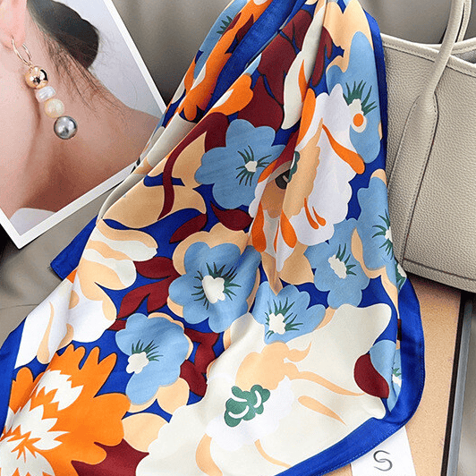 Atelier Paris I Unikt tørklæde print stor navy blomst