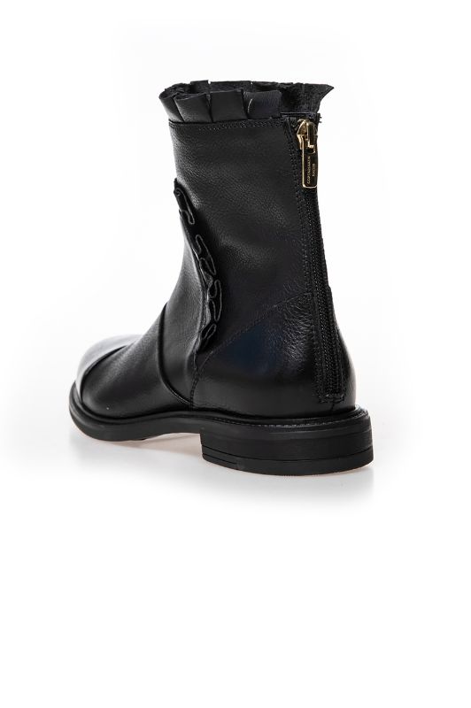 Copenhagen Shoes New Margaret | Sort dame støvle med flæser