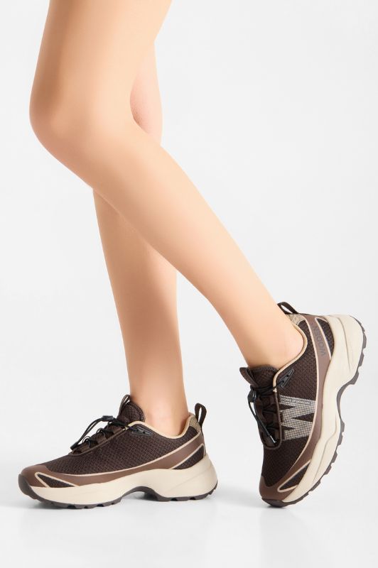 Woden Selma | Sporty sneakernyhed i flot brun