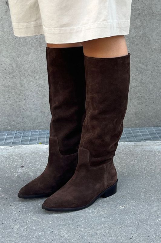 Copenhagen Shoes The Note Boot I Høj ruskindsstøvle i mørkebrun