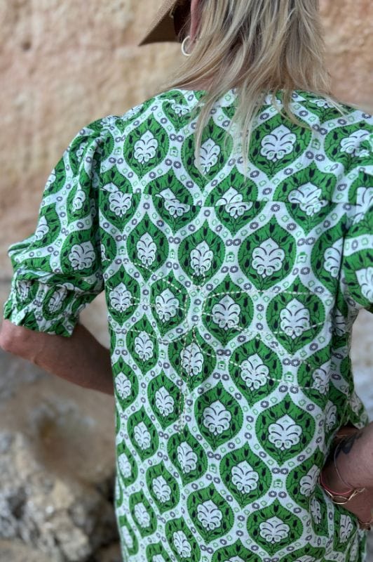 Gaspar Tunø print dress | Grønt ornament print i viskose I Dresslab