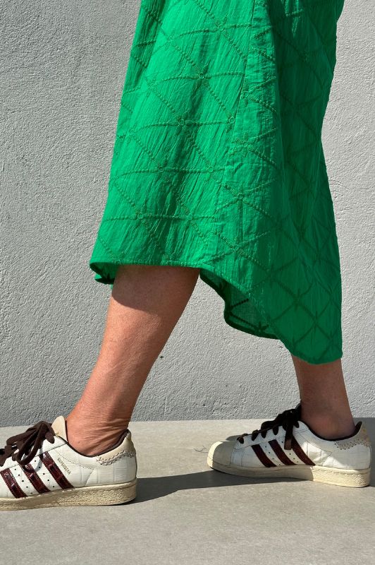 PRE ORDER Gaspar Tunø dress | Flot broderie anglaise i grøn I Dresslab