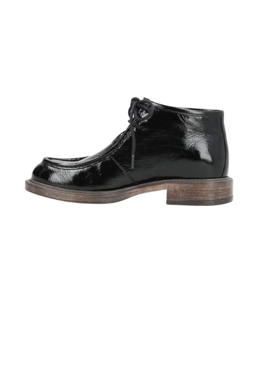 Shoedesign Copenhagen Moana skindstøvle i sort lak look