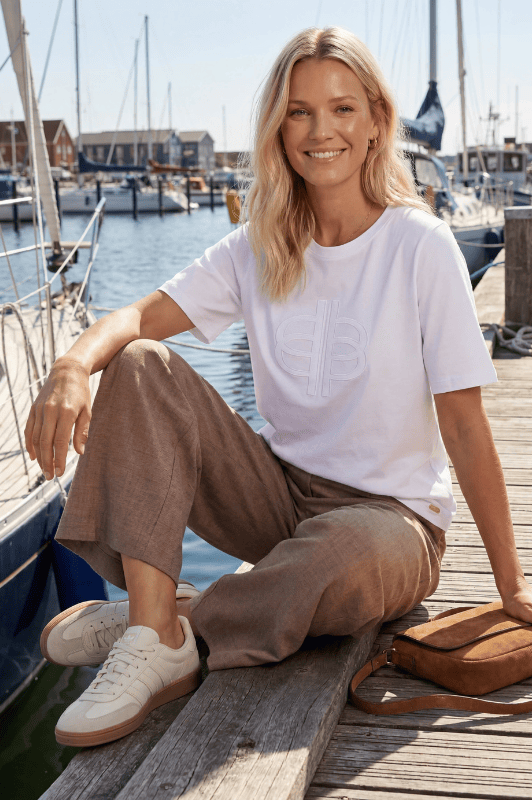 Prepair Alba t-shirt i hvid med broderi I Dresslab