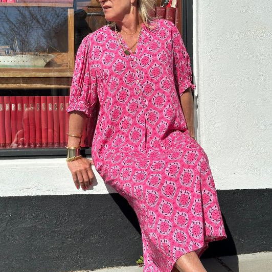 Gaspar Tunø dress | Cool pink ornament printet kjole